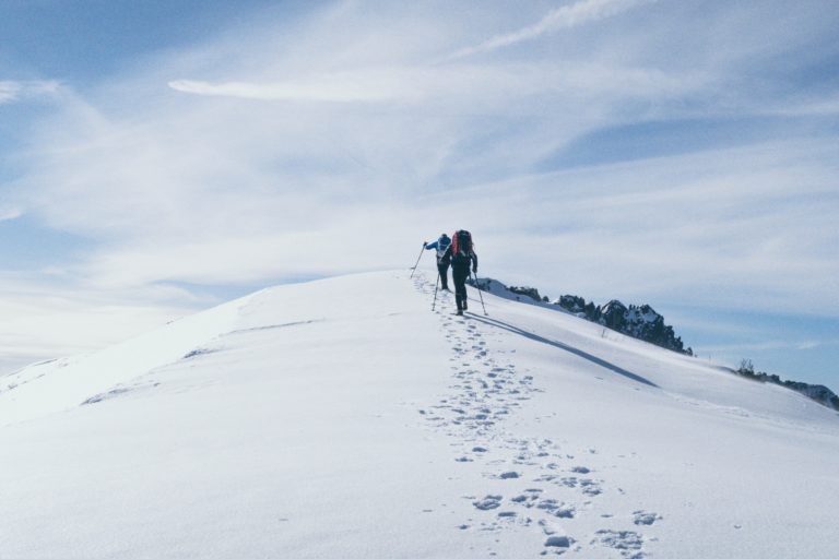 Co powinieneś zabrać ze sobą na wyjście w góry?