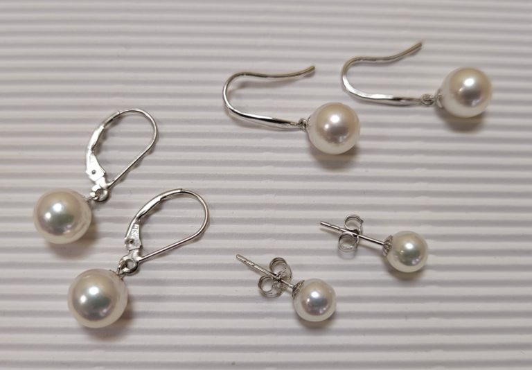 Srebrne kolczyki z perłami – odrobina luksusu w zasięgu ręki