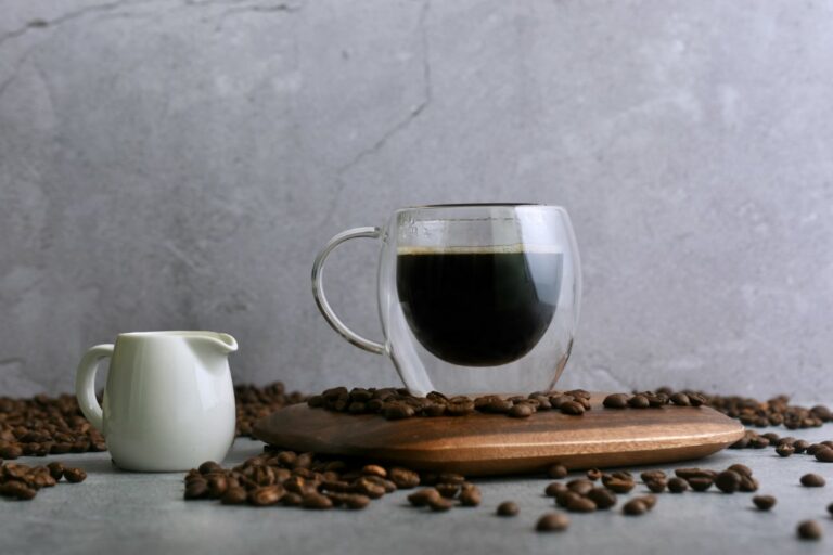 Czy kawa bez kofeiny ma ten sam smak co klasyczna?